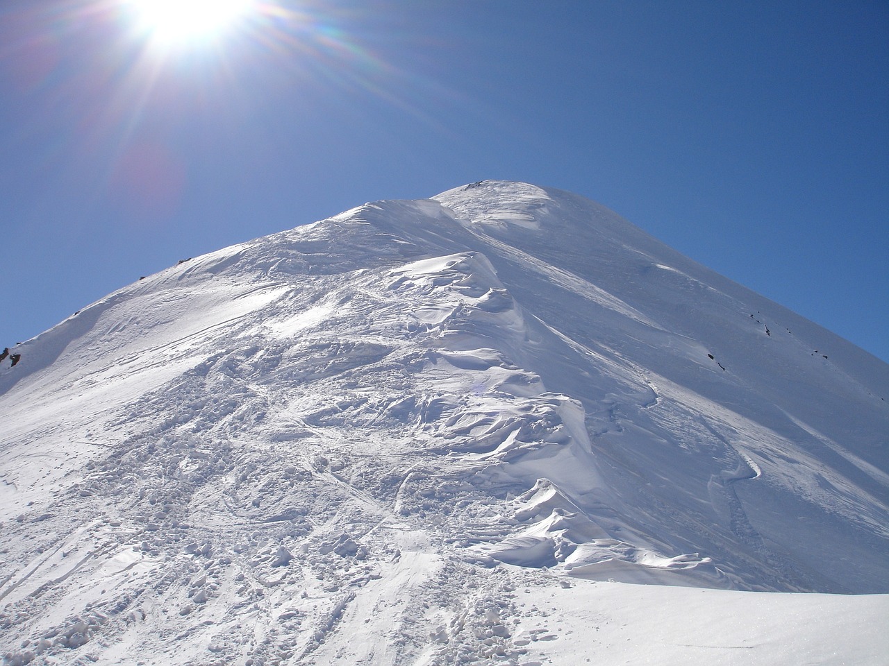 探秘中国东北亚布力滑雪场，雪国奇景与滑雪天堂