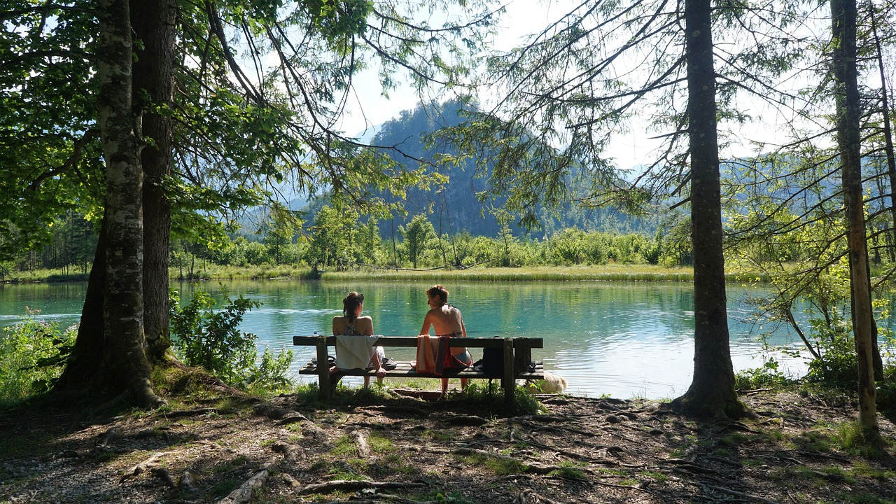 炎炎夏日，探索清凉胜地，八月最佳旅游目的地指南